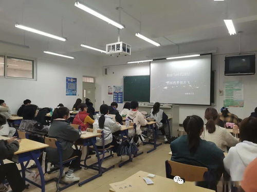 創(chuàng  )新創(chuàng  )業(yè)環(huán)保主題班會(huì )