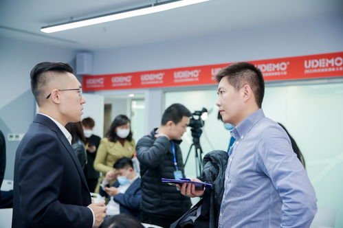 車(chē)優(yōu)里黃睿創(chuàng )新創(chuàng )業(yè)