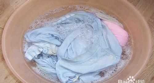 衣服起霉斑了怎么洗掉小蘇打