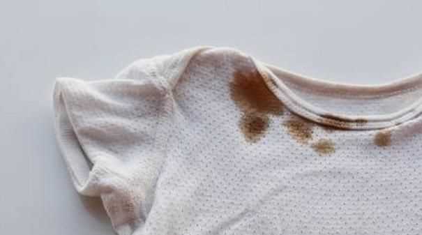 油筆印在衣服上怎么去掉，油性記號筆弄在衣服上怎么洗掉？圖1