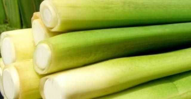 茭白發(fā)綠了還能吃嗎，茭白的葉子可以剪掉嗎？圖2