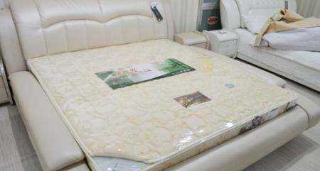 新床墊要不要撕掉薄膜,床墊上的塑料膜到底應不應該撕掉呢圖5