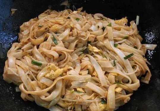 河粉怎么炒不會(huì )碎,河粉怎么炒才好吃圖3
