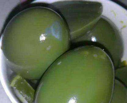 實(shí)蛋的有害,雞蛋和堿面混合制作出來(lái)的石蛋對身體有沒(méi)有害處嗎圖1