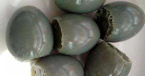 實(shí)蛋的有害,雞蛋和堿面混合制作出來(lái)的石蛋對身體有沒(méi)有害處嗎圖2