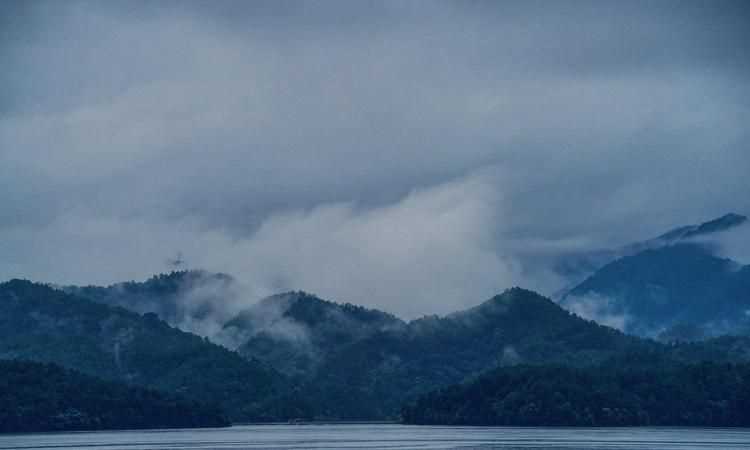 李白的詩(shī)蒼茫云海間
