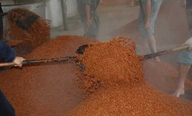 固態(tài)發(fā)酵白酒和液態(tài)發(fā)酵白酒有什么區別