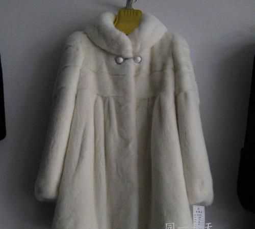 貂毛大衣能用灑精噴著(zhù)消毒嗎