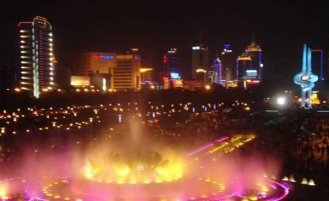 濟南泉城廣場(chǎng)冬天噴泉時(shí)間