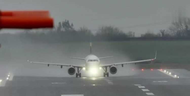 下雨會(huì )影響飛機起飛和降落嗎