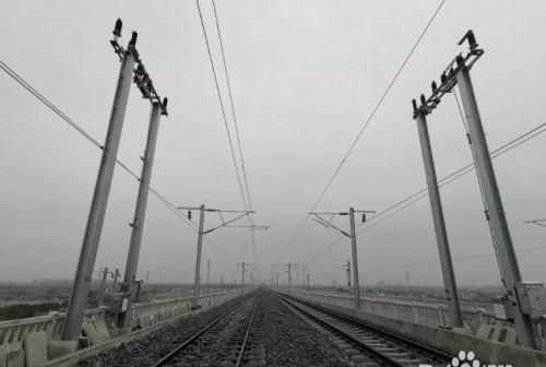 為什么高鐵頂上只有一根接觸的電線(xiàn)呢