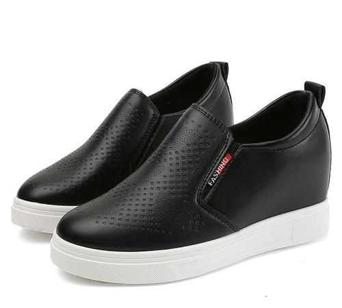 白色皮鞋有黑色斑點(diǎn)怎么去除,怎么清潔白鞋上的小黑點(diǎn)