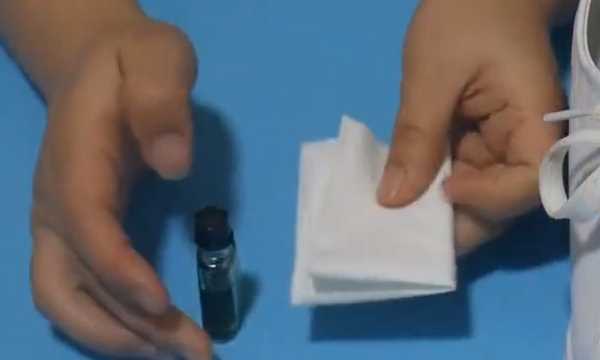 白色皮鞋有黑色斑點(diǎn)怎么去除,怎么清潔白鞋上的小黑點(diǎn)圖3