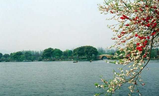 西湖十景介紹，西湖十景名稱(chēng)有什么含義和來(lái)歷？雙峰插云為什么看不到了？圖9