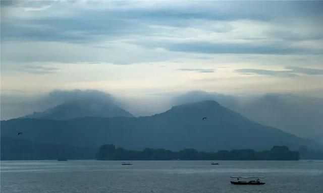 西湖十景介紹，西湖十景名稱(chēng)有什么含義和來(lái)歷？雙峰插云為什么看不到了？圖10