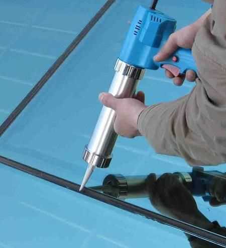 干了的玻璃膠怎么去除掉