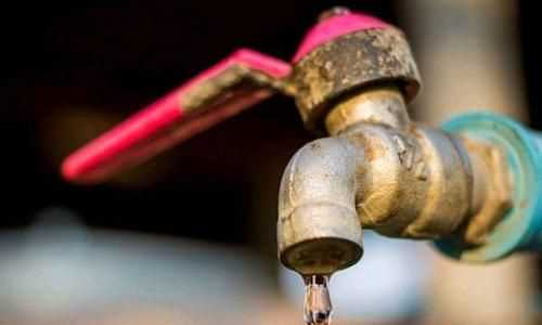 角閥脫扣了在墻上擰不下來(lái)