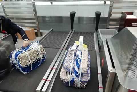 在托運的行李中放一些化妝品，海關(guān)人員會(huì )不會(huì )開(kāi)箱檢查