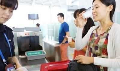 托運的行李會(huì )開(kāi)箱檢查嗎，在托運的行李中放一些化妝品，海關(guān)人員會(huì )不會(huì )開(kāi)箱檢查？圖3