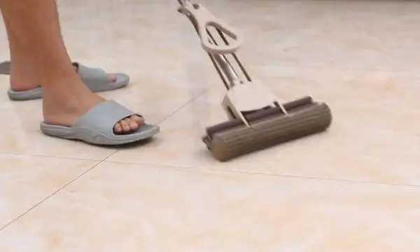 拖完地有腥味是什么原因,拖過(guò)地之后有腥味怎么辦?圖3