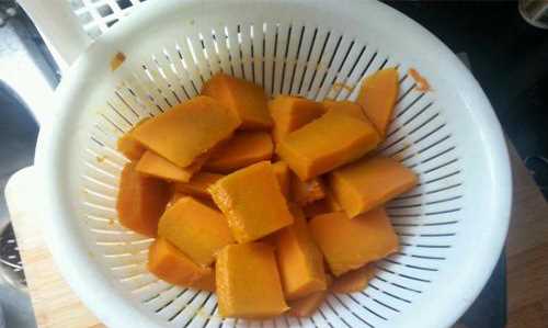 怎么炒咸蛋黃,怎樣炒咸蛋黃土豆絲圖8