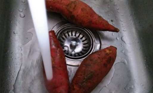 烤地瓜用烤箱用多少溫度烤多長(cháng)時(shí)間,地瓜切開(kāi)烤箱多少度烤多久能熟圖3