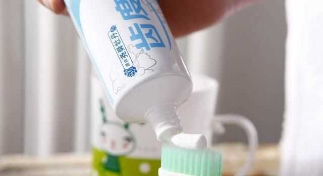 牙膏打開(kāi)一年還能用嗎，牙膏瓶蓋掉了的牙膏還能繼續用嗎？圖4