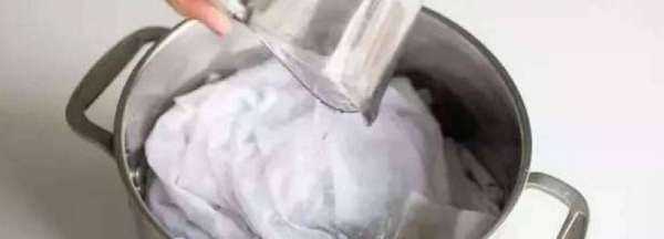 衣服油隔天洗能洗掉,衣服上的油隔夜能洗掉嗎圖2