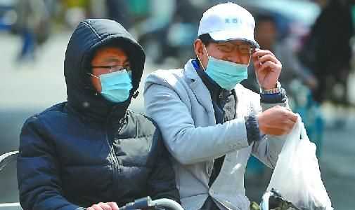 早穿皮襖午穿紗圍著(zhù)火爐吃西瓜的地方位于