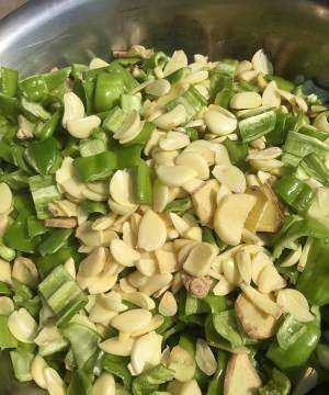 怎樣做腌黃瓜好吃又簡(jiǎn)單,怎么腌黃瓜比較好吃又脆視頻圖3