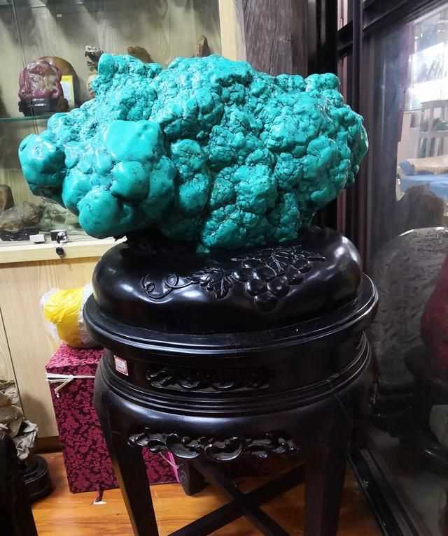 唐卡和佛牌有什么區別，寺院的壁畫(huà)算不算唐卡？什么是唐卡？圖5