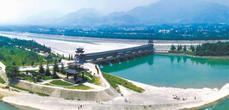 都江堰修建于哪個(gè)朝代至今有多少年