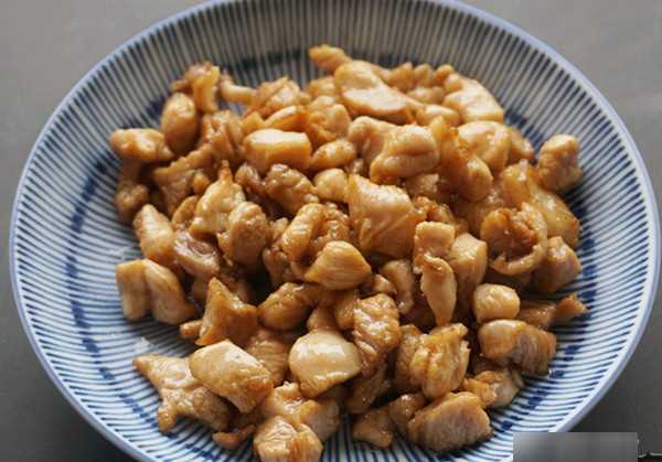 怎么炒雞丁好吃,雞丁怎么做好吃簡(jiǎn)單的家常的圖10