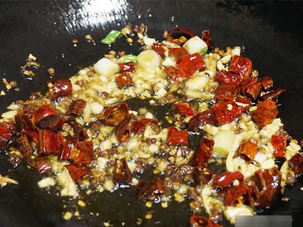 怎么炒雞丁好吃,雞丁怎么做好吃簡(jiǎn)單的家常的圖11