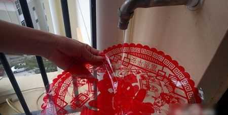 窗花紙玻璃貼怎么貼,窗花怎么往玻璃上貼圖4