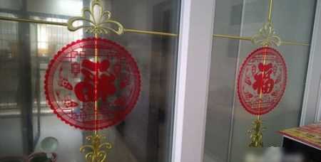 窗花紙玻璃貼怎么貼,窗花怎么往玻璃上貼圖7