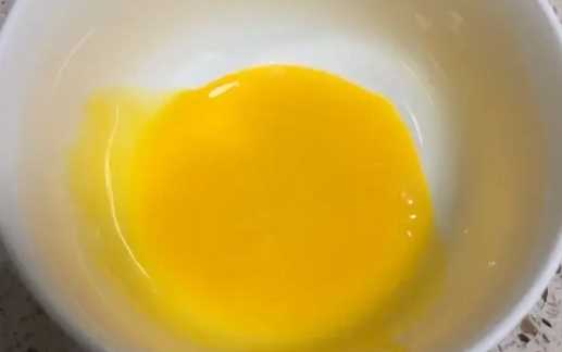 雞蛋沒(méi)臭但是蛋黃散了,雞蛋打開(kāi)蛋黃是散的但是不臭能吃嗎圖4