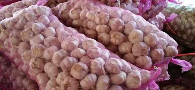 糖醋蒜為什么冒氣泡，用水封口玻璃罐腌制糖蒜兩天了，現在糖蒜出現冒氣泡現象，這是什么原因？圖4