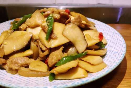 杏鮑菇炒肉怎么做,杏鮑菇炒肉片怎么做才好吃圖1