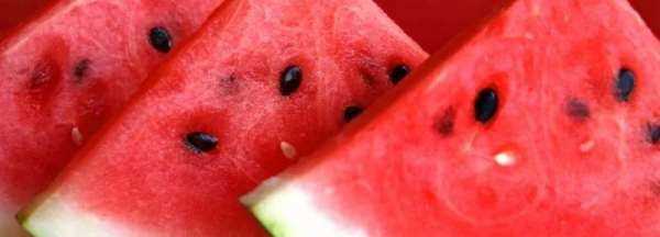 西瓜切開(kāi)放冰箱放了2天能吃,切開(kāi)的西瓜放冰箱第二天能吃嗎圖2