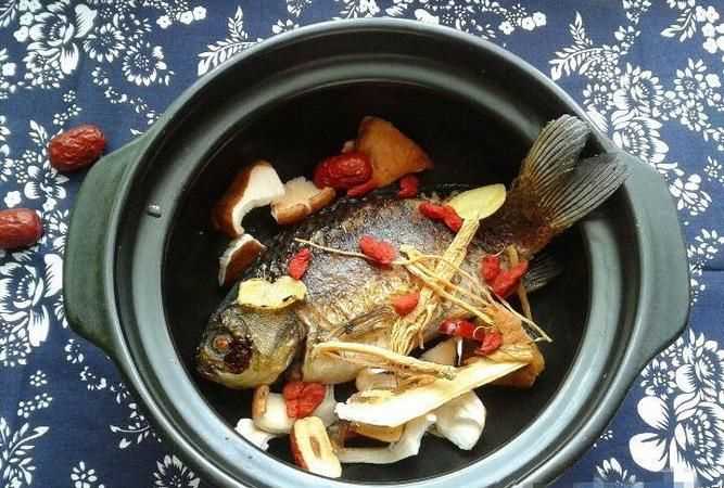 能和我說(shuō)一下你對鯽魚(yú)湯的認知是什么，幾個(gè)詞描繪一下，謝謝