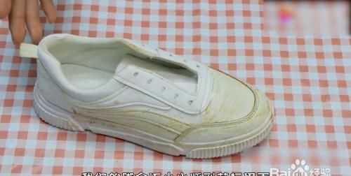 白色運動(dòng)鞋上的黃色污點(diǎn)怎么去掉啊