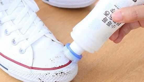 白鞋子有黃斑怎么去除,白色運動(dòng)鞋上的黃色污點(diǎn)怎么去掉啊圖4