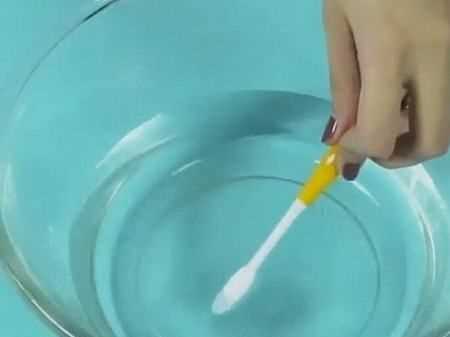 白鞋子有黃斑怎么去除,白色運動(dòng)鞋上的黃色污點(diǎn)怎么去掉啊圖10