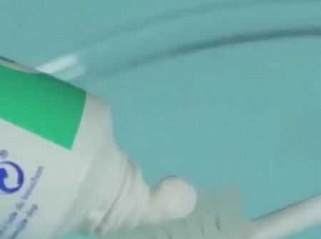 白鞋子有黃斑怎么去除,白色運動(dòng)鞋上的黃色污點(diǎn)怎么去掉啊圖11