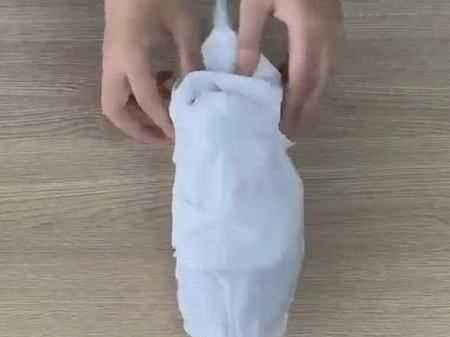 白鞋子有黃斑怎么去除,白色運動(dòng)鞋上的黃色污點(diǎn)怎么去掉啊圖13