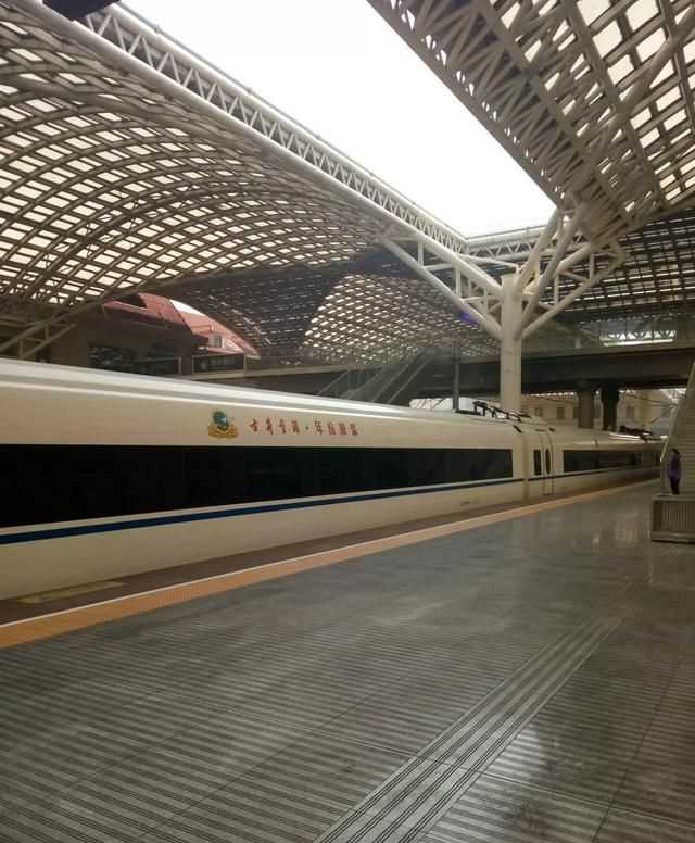 沒(méi)身份證怎么坐火車(chē)怎么取票，從未辦理過(guò)身份證，怎么坐火車(chē)？圖1