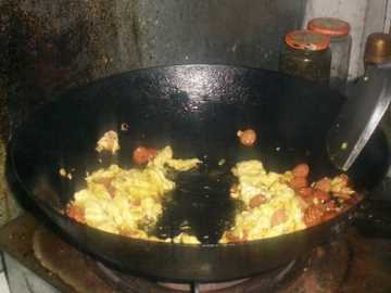 粉條怎么炒不粘在一起,炒粉條時(shí) 粉條不粘的方法圖11