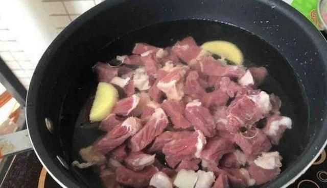 肉焯水是冷水下鍋還是熱水下鍋，煮肉頭冷水下鍋還是熱水下鍋？圖4