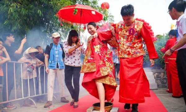 結婚跨火盆什么意思,結婚風(fēng)俗不同圖5